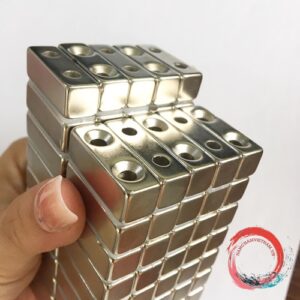 Nam châm kích thước 30x10x10mm lỗ vát 8x4mm