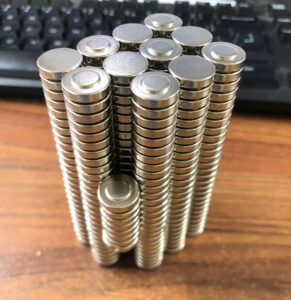 Nam châm trong sản phẩm không vít